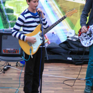 gta-ludwig Montessori-Schulzentrum Leipzig - Neuigkeiten - Grünauer Lernfest - Schulband tritt auf